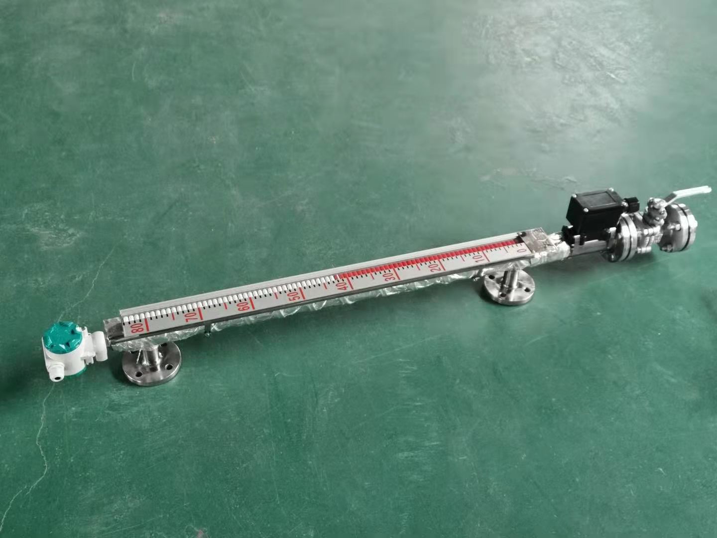 帶電伴熱及法蘭球閥盲板 磁翻板液位計(jì).jpg